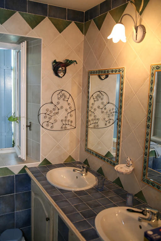 Mas Des Sources Hotel Visan Room photo